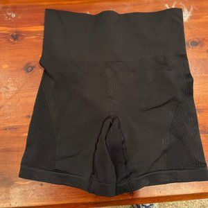 Lululemon Black Sculpt Bike Shorts, SIZE 4